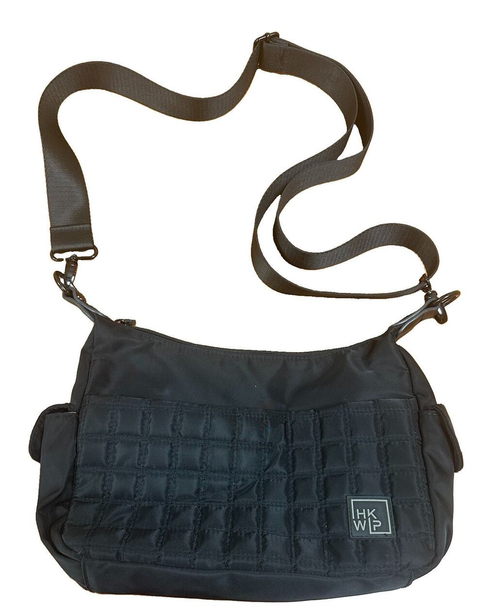 IHKWIP CROSSBODY PURSE BLACK GREAT CONDITION QUILTED SIDE POCKETS